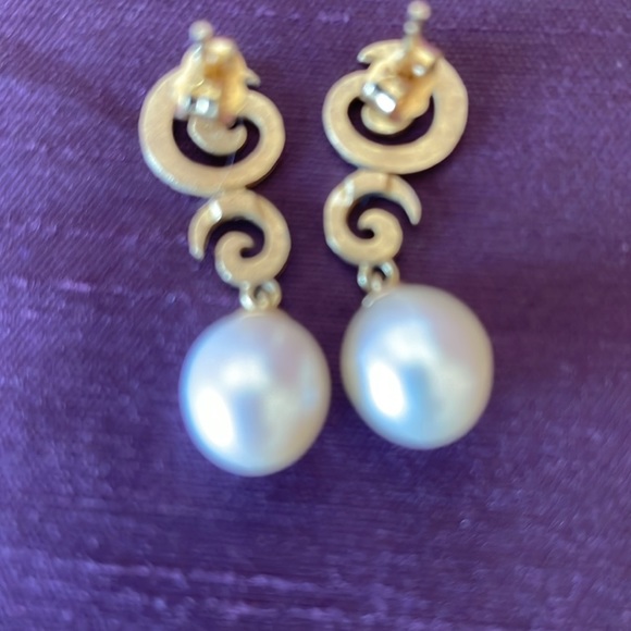 14K Yellow Gold Earrings with Fresh Water Pearls - Picture 3 of 6